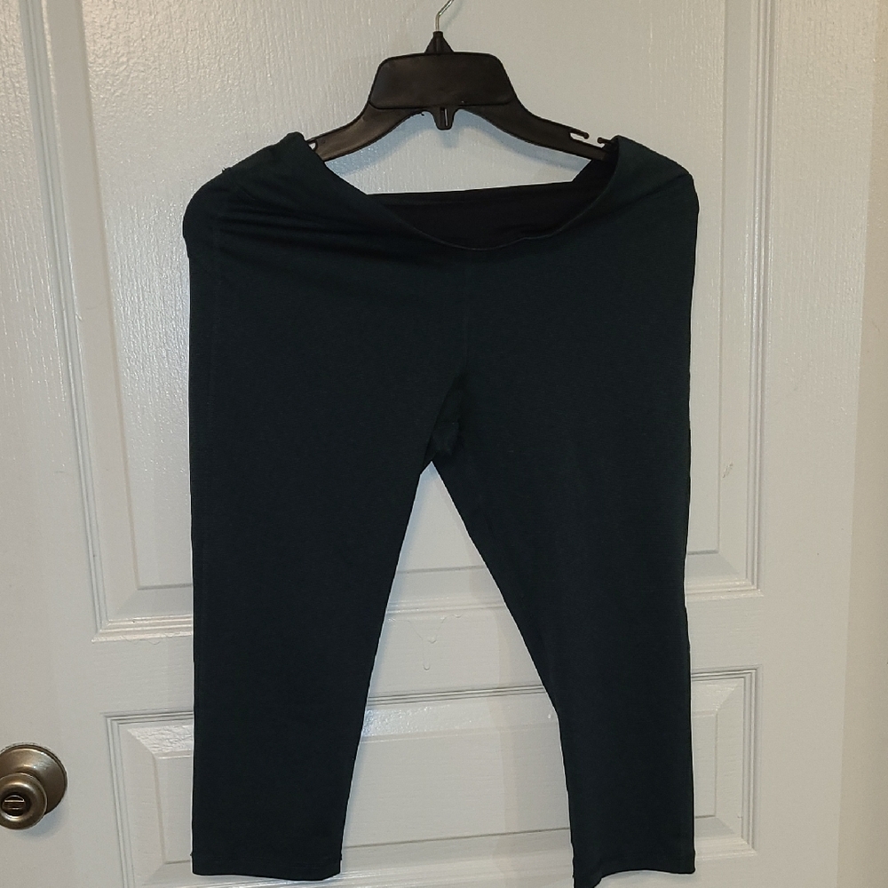 Marika Sport Blue & Black striped 3/4 Leggings